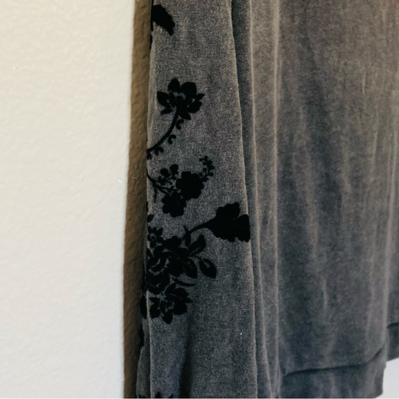 Zara Cropped Sweat Shirt Gray & Black Floral Flocked Balloon Sleeve Sz XL - Picture 11 of 13